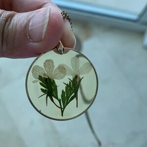 Gorgeous eous delicate dried flower necklace 💐 NWOT